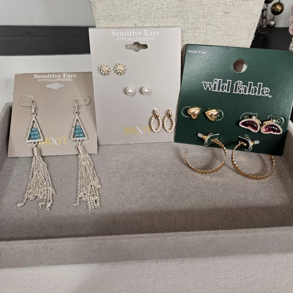 Women's 7 Pairs Pierced Earrings NWT Studs Dangle Silver Gold Mixit Wild Fable